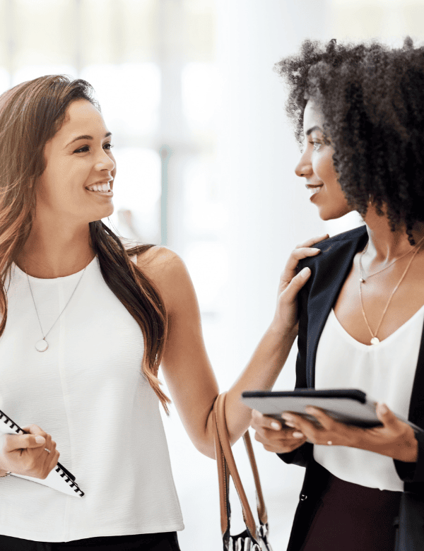 Profesionales colaborando para fortalecer cadenas de valor inclusivas
